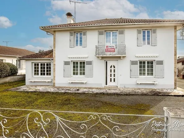 Maison centre ville de HINX 185 m2 Avec dépendances