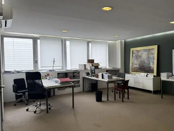 Local 92 m², St Egrève Cap des H