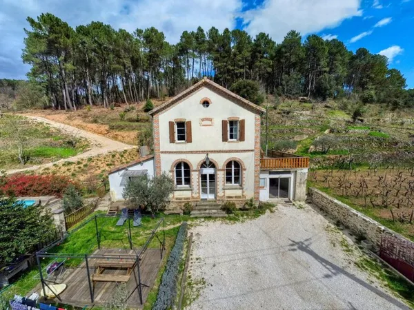 Maison Individuelle T7 170m2 avec Terrasse, Terrain, Piscine