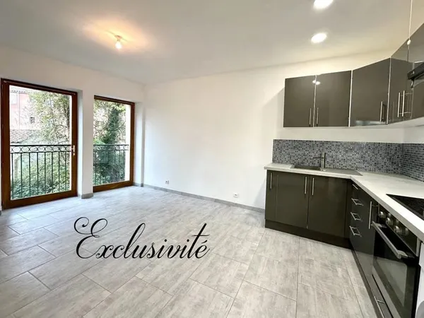 Belgentier, T3 de 65 m² en centre-ville
