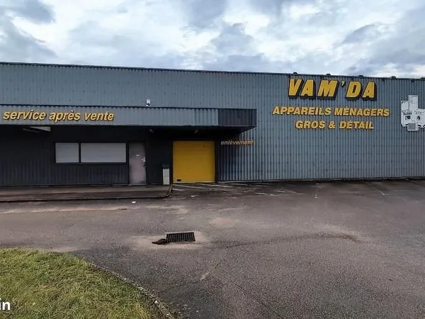 Local d'activité 972 m²