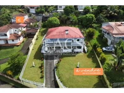 À vendre Belle maison familiale avec jardin et vue dégagée