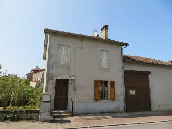 Maison de bourg avec grange attenante
