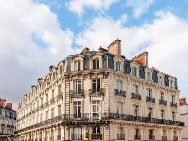NANTES CATHEDRALE - Appartement/Bureau hausmannien de 7 pièces principales