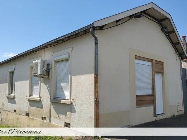 Maison avec fort potentiel commercial et habitation - Emplacement stratégique - Jardin 330 m² AYTRE 