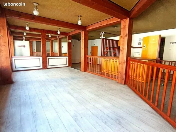 LOCAL COMMERCIAL 102 m² POITIERS