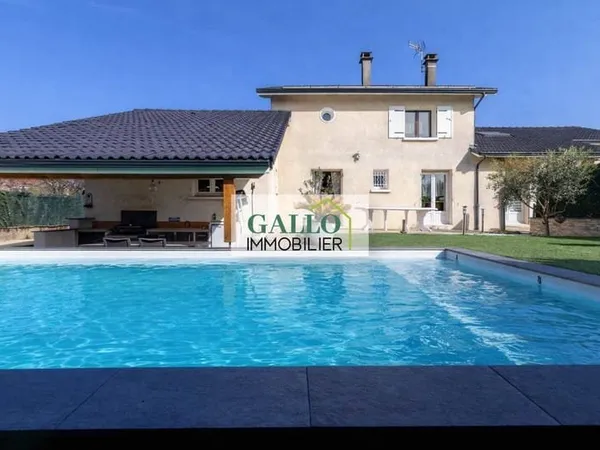 Maison 7 pièces 197 m²