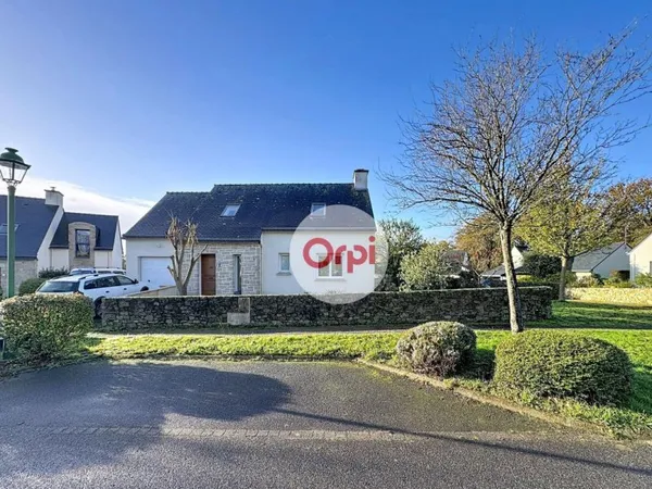 SURZUR Centre, maison individuelle à vendre sur terrain de 635 m²