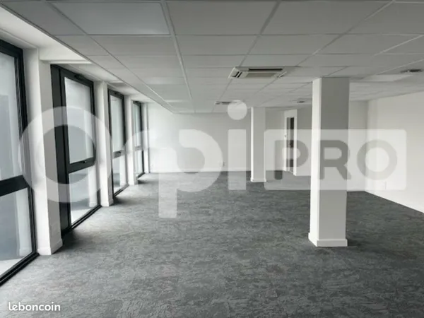 Bureau 45 m²
