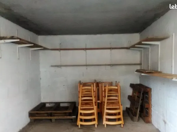 Garage pour stockage de meubles
