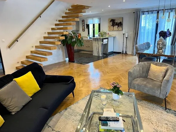 Maison 8 pièces 170 m²