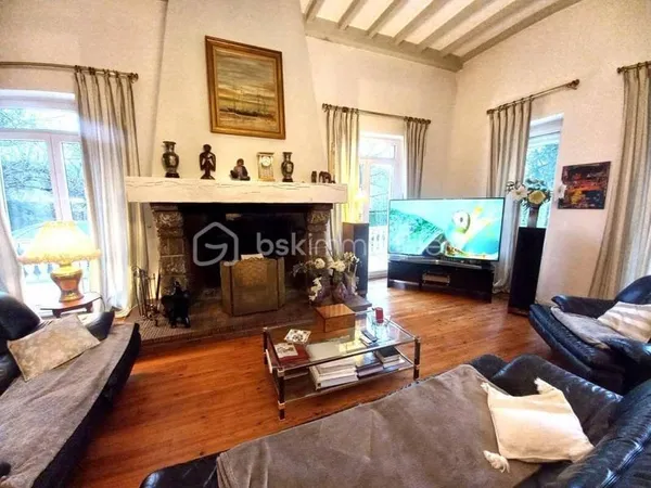 Maison 15 pièces 275 m²