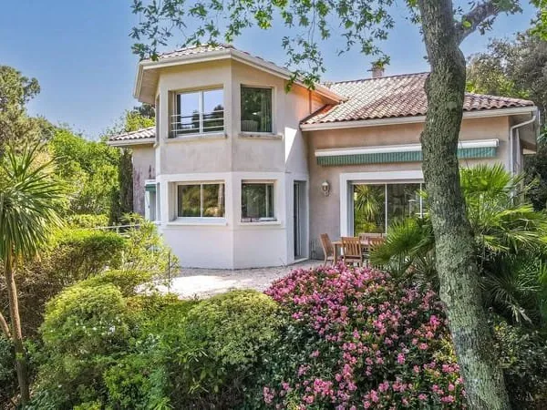 Maison 5 pièces 240 m²