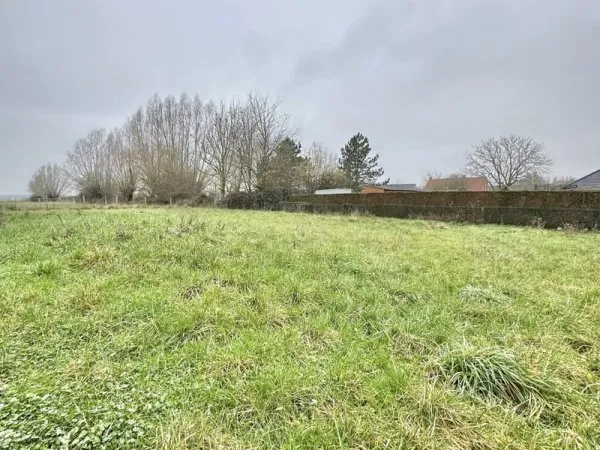 Terrain 746 m²