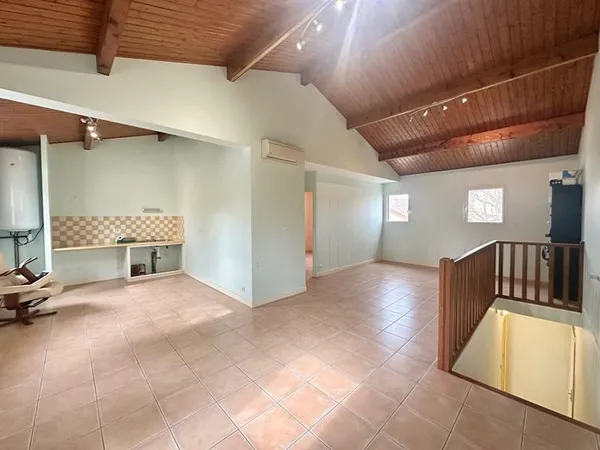 Appartement T2 à Fleury avec murs commerciaux