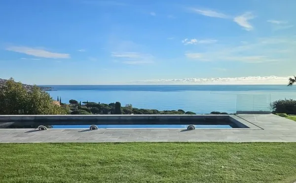 EXCLU Chef-d’œuvre contemporain avec vue mer panoramique
