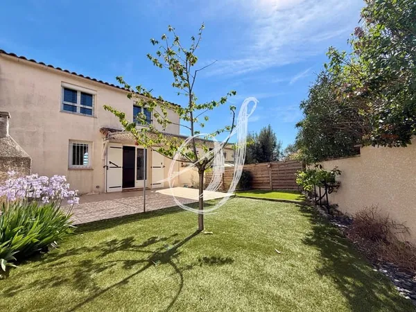 Maison type 5, 3 chambres & 1 bureau, jardin et bassin