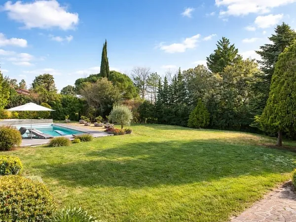 Sublime villa 5 pièces avec piscine et jardin de plus de 500