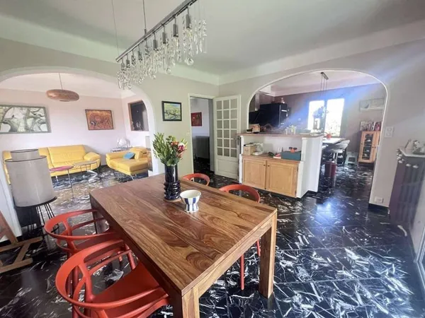Villa 6 pièces 210 m²