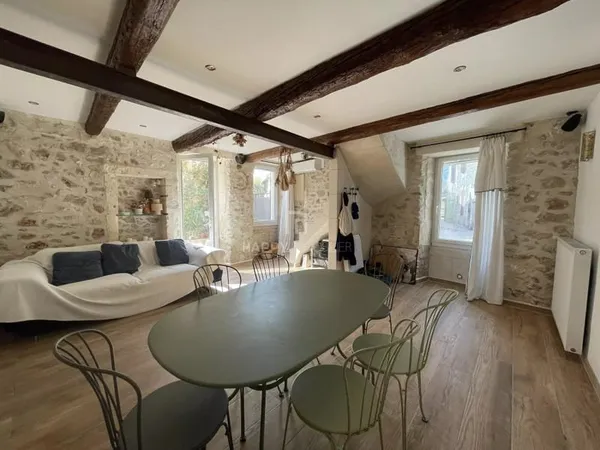 Charmante maison de village en pierre à Mouriès