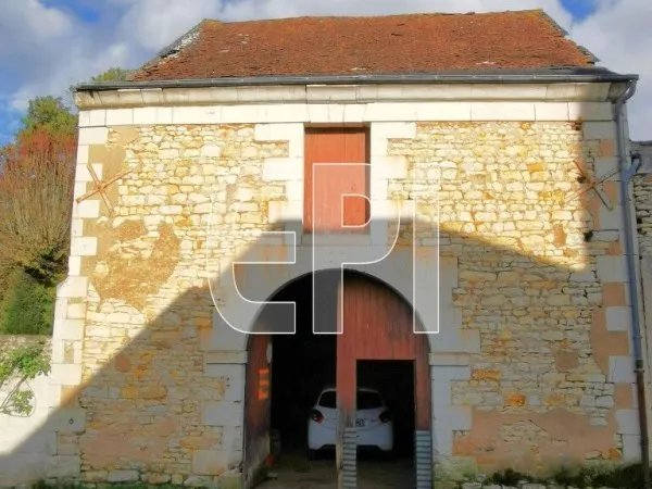 Réf 8142. Richelieu. Grange-garage en pierre apparente, tuile p