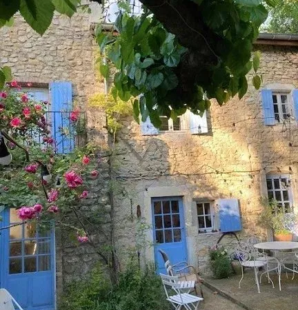 PROPRIETE PROCHE VILLAGE PERCHE EN DRÔME