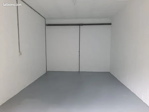 Garage fermé refait à neuf - Carnolès - Résidence sécurisée - 19 m²