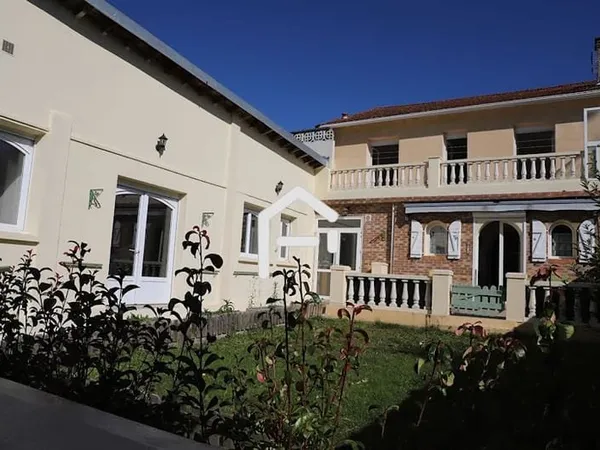 Studio 5 pièces 107 m²