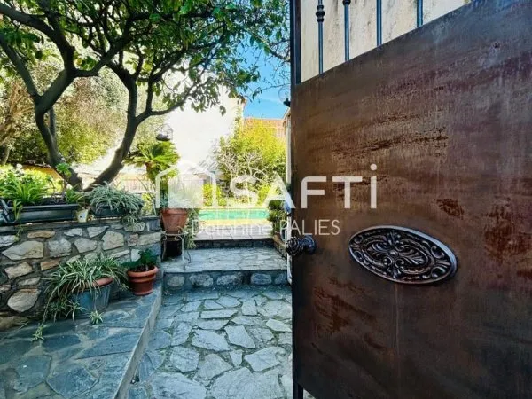 Maison 190 m² + studio 40 m²  Piscine  Toulon La Loubière