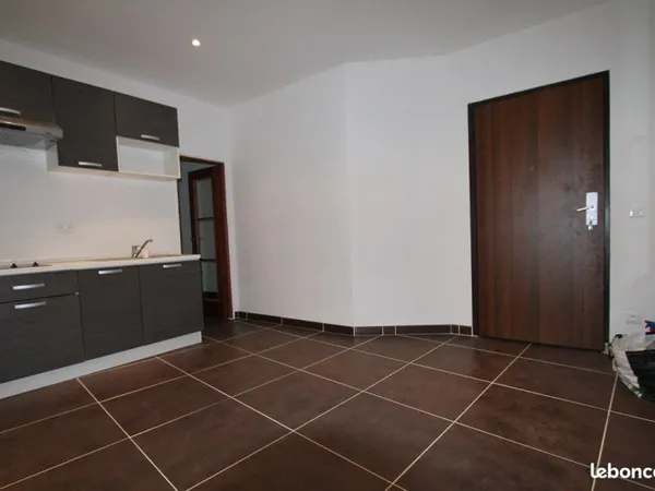 Studio refais centre d'AUBAGNE