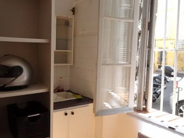 Particulier loue studette 10 m² Aix centre Cathédraleale
