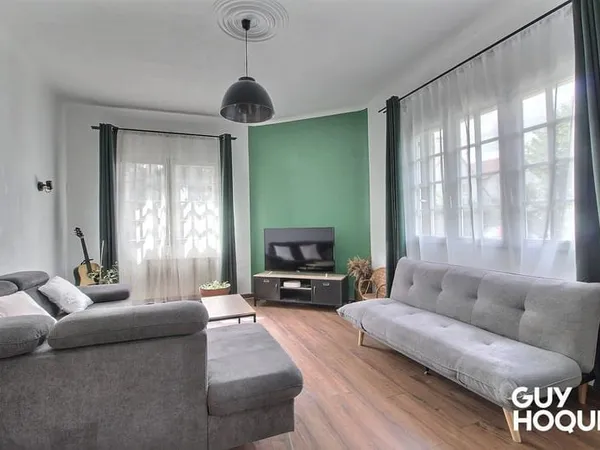 Jolie maison avec cour intérieure et garage . Proche gare de Juvisy