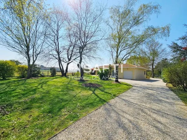 Maison 4 pièces - 96 m² - Terrain 3 490 m² .
