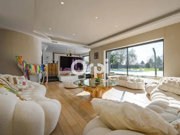 Maison 6 pièces 232 m²