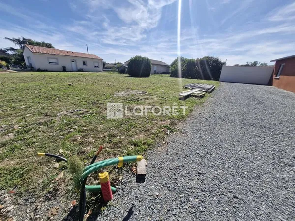 Terrain 681 m²