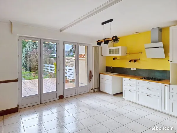 Maison familiale rénovée, 5 chambres et bureau, jardin, quartier des Marins