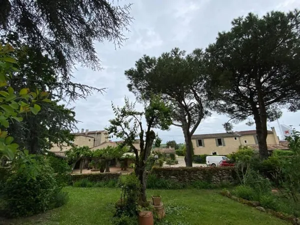Maison 15 pièces 700 m²
