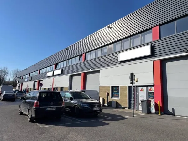 Local d'activité 733 m²