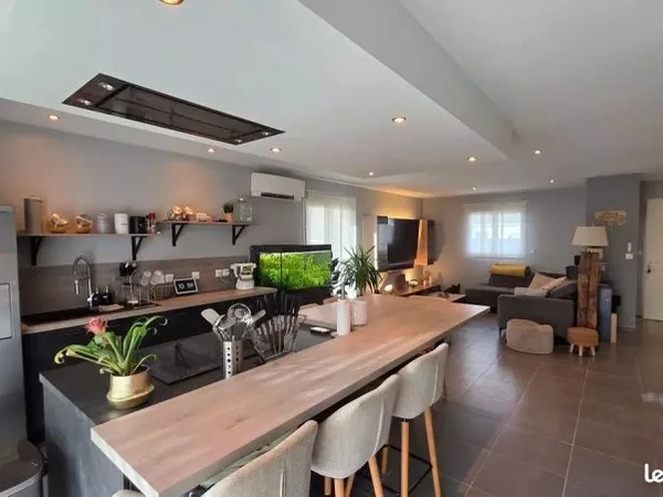 Maison individuelle 120m2 plein pied Charmes sur Rhône + piscine