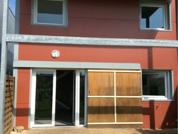 INVESTISSEMENT SÉCURISÉ - Maison BBC non mitoyenne avec jardin