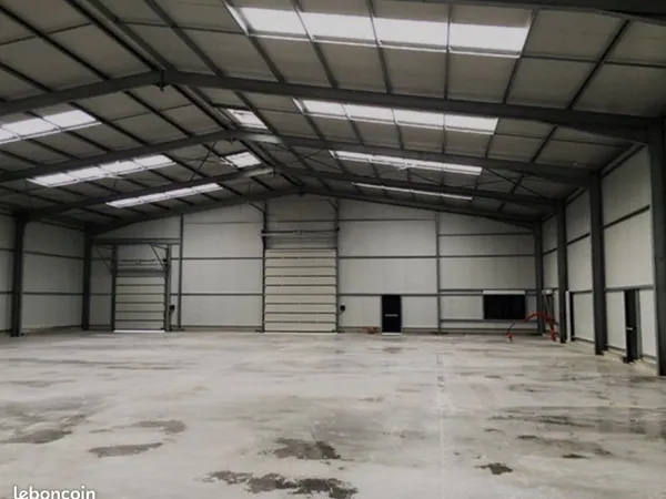 Local Hangar depot 150m2