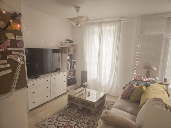 Loue chambre dans appartement en colocation