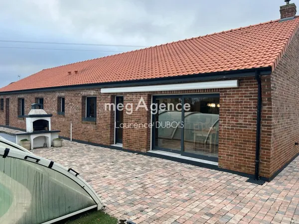Situé dans un village paisible, plain-pied individuel coup de coeur de 113 m2, 4 chambres, le tout b