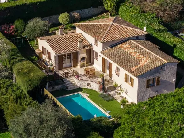 EXCLUSIVITE - VENCE RARE - PISCINE - 140M2 AU CALME ABSOLU