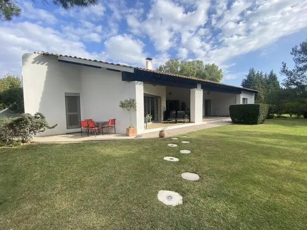 Maison de plain-pied 5 pièces 195 m²