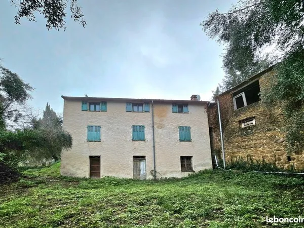 BERRE-LES-ALPES - Propriété avec maison, grange & oliveraie