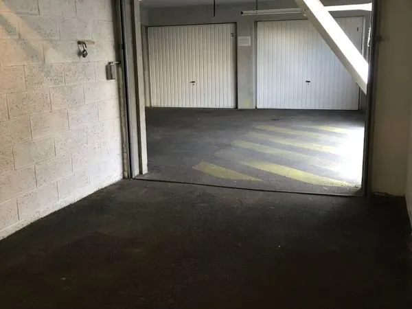 Garage/Box fermé 14,2 m2 - Plérin centre - sous sol sécurisé