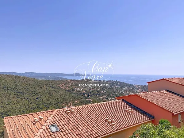STUDIO CABINE VUE MER A VENDRE DANS UNE RESIDENCE CALME A CAVALAIRE SUR MER - GOLFE DE SAINT TROPEZ