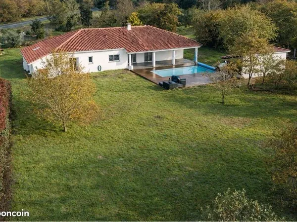 Maison 192m2 avec piscine et grand terrain +7000m2