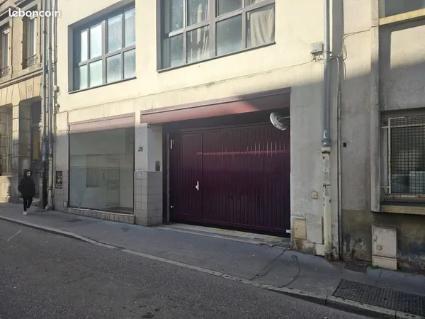 Garage à louer rue Charles III